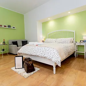 Bed & Breakfast Vico Milano 18, Naples